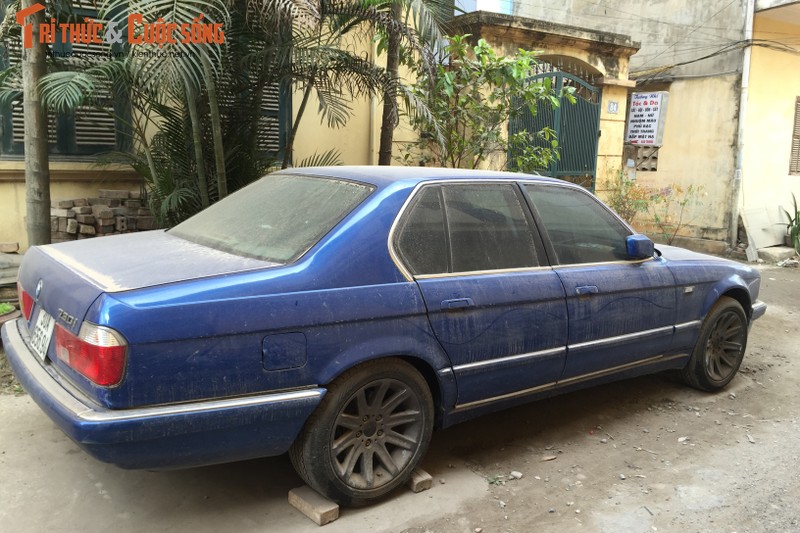 Xe sang BMW 730i phu bui, “bo xo” o via he Ha Noi-Hinh-3